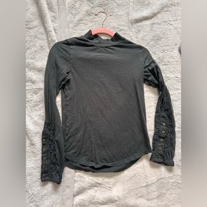 WE THE FREE🖤 Black Long Sleeve Top